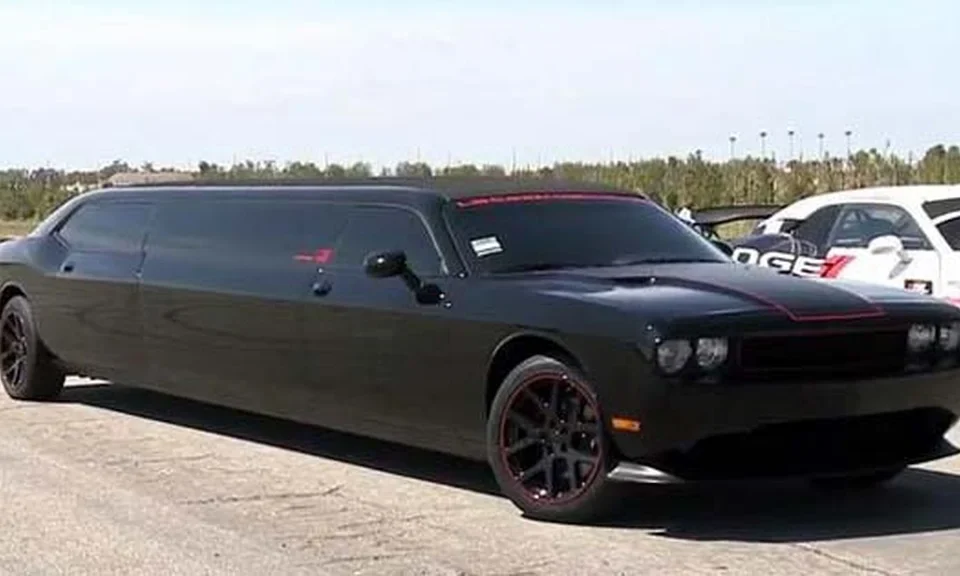 Silver Chrysler 300 stretch limousine from Avi Limo Denver fleet